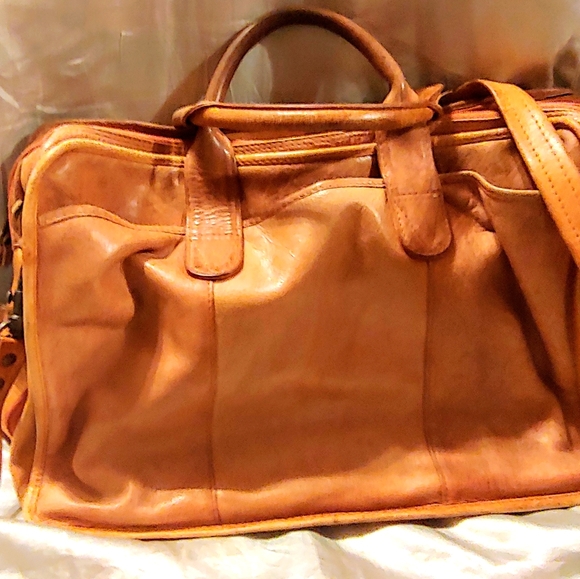 Handbags - Picture 3 of 12